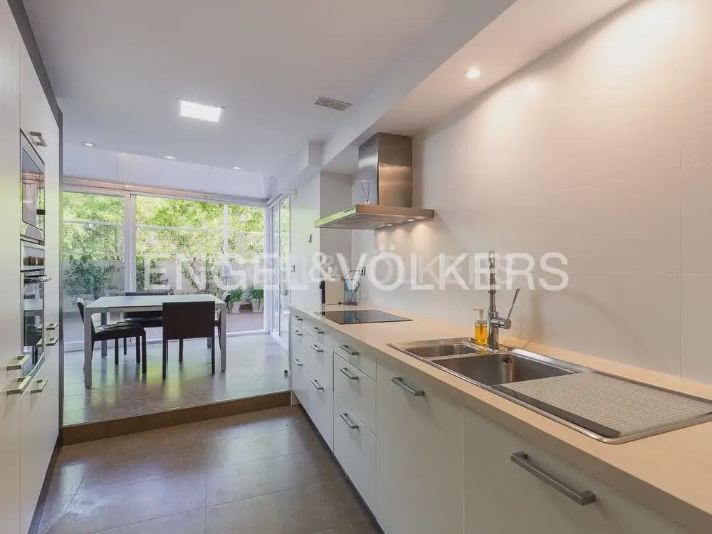 3 makuuhuone Asunto vuokrattavana paikassa Valencia kaupunki mukana 
autotalli - 3 200 € (Ref: 9897693)