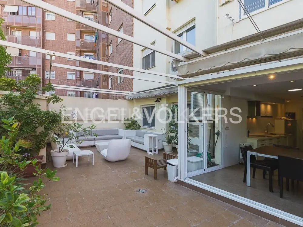 3 makuuhuone Asunto vuokrattavana paikassa Valencia kaupunki mukana 
autotalli - 3 200 € (Ref: 9897693)