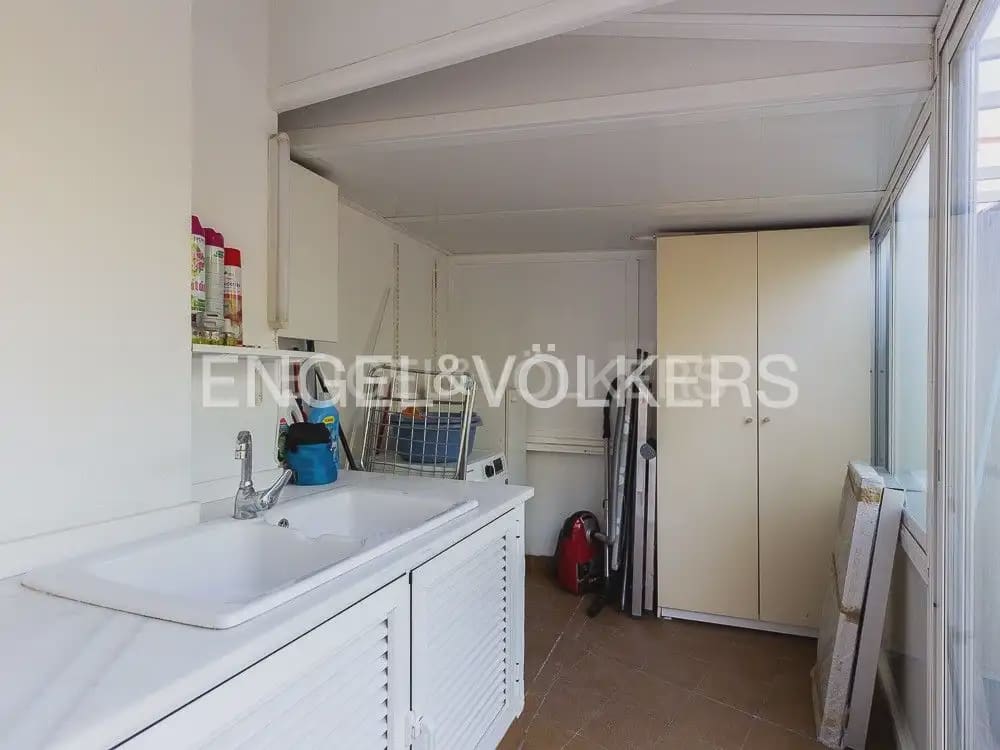 3 makuuhuone Asunto vuokrattavana paikassa Valencia kaupunki mukana 
autotalli - 3 200 € (Ref: 9897693)