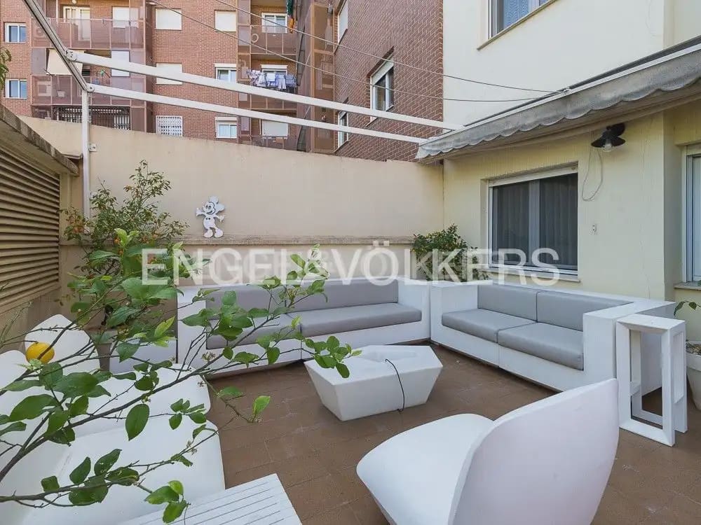 3 makuuhuone Asunto vuokrattavana paikassa Valencia kaupunki mukana 
autotalli - 3 200 € (Ref: 9897693)