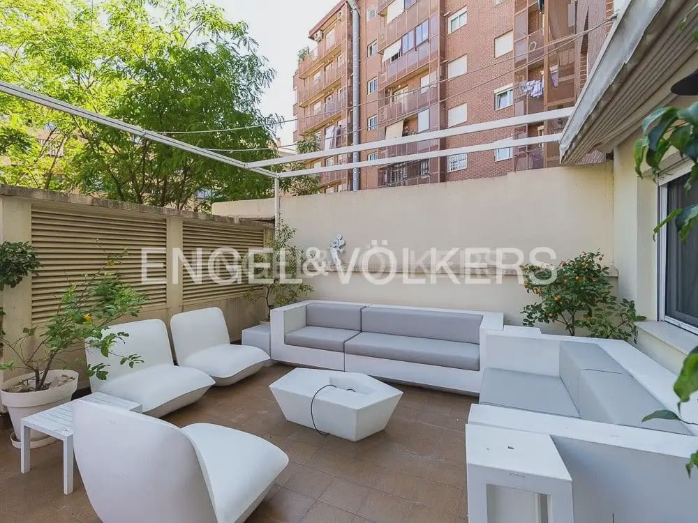 3 makuuhuone Asunto vuokrattavana paikassa Valencia kaupunki mukana 
autotalli - 3 200 € (Ref: 9897693)