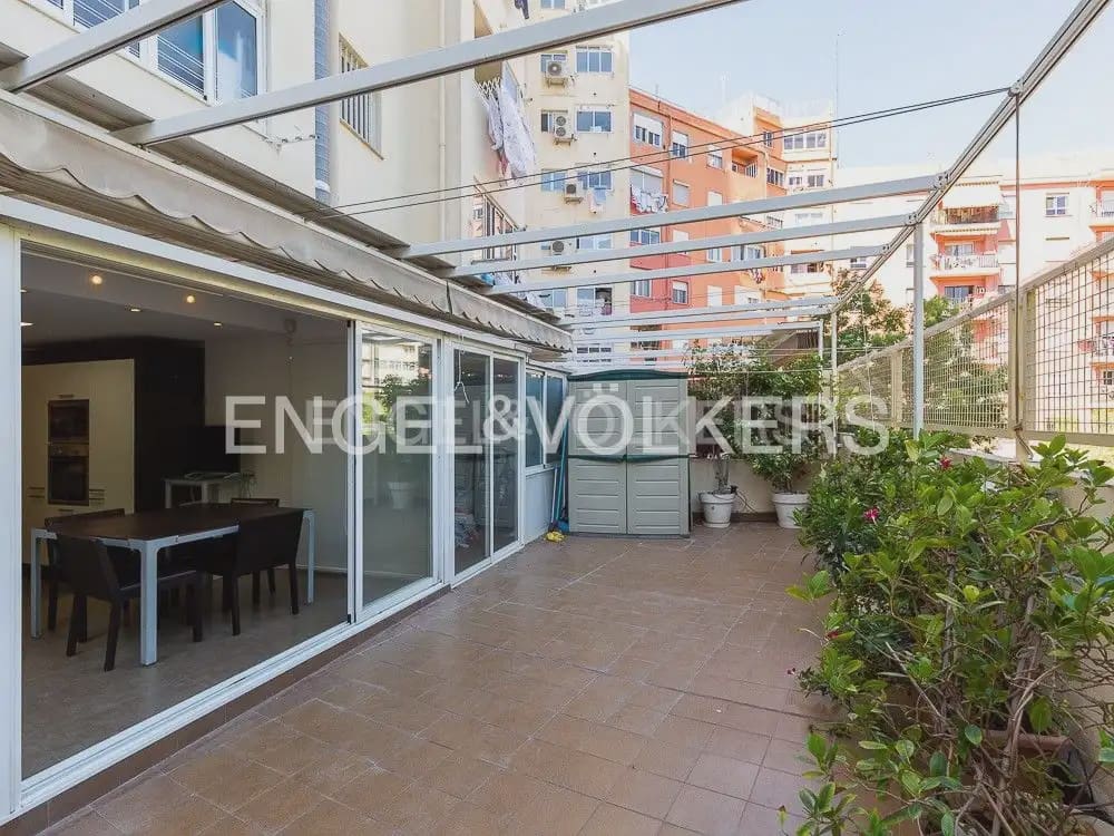 3 makuuhuone Asunto vuokrattavana paikassa Valencia kaupunki mukana 
autotalli - 3 200 € (Ref: 9897693)