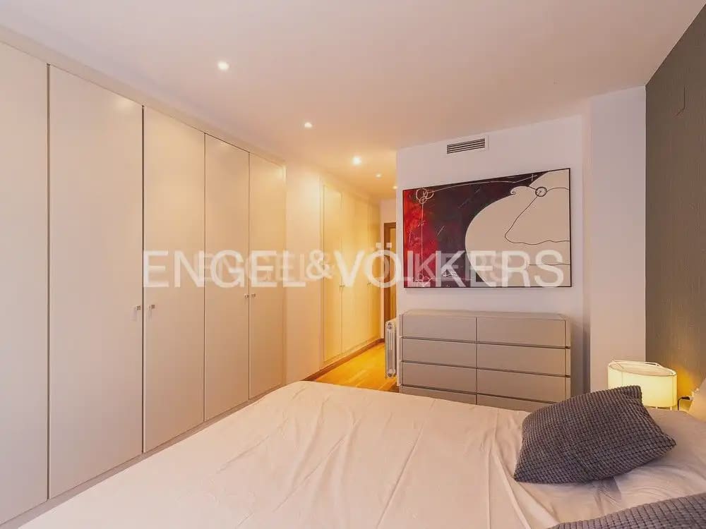 3 makuuhuone Asunto vuokrattavana paikassa Valencia kaupunki mukana 
autotalli - 3 200 € (Ref: 9897693)