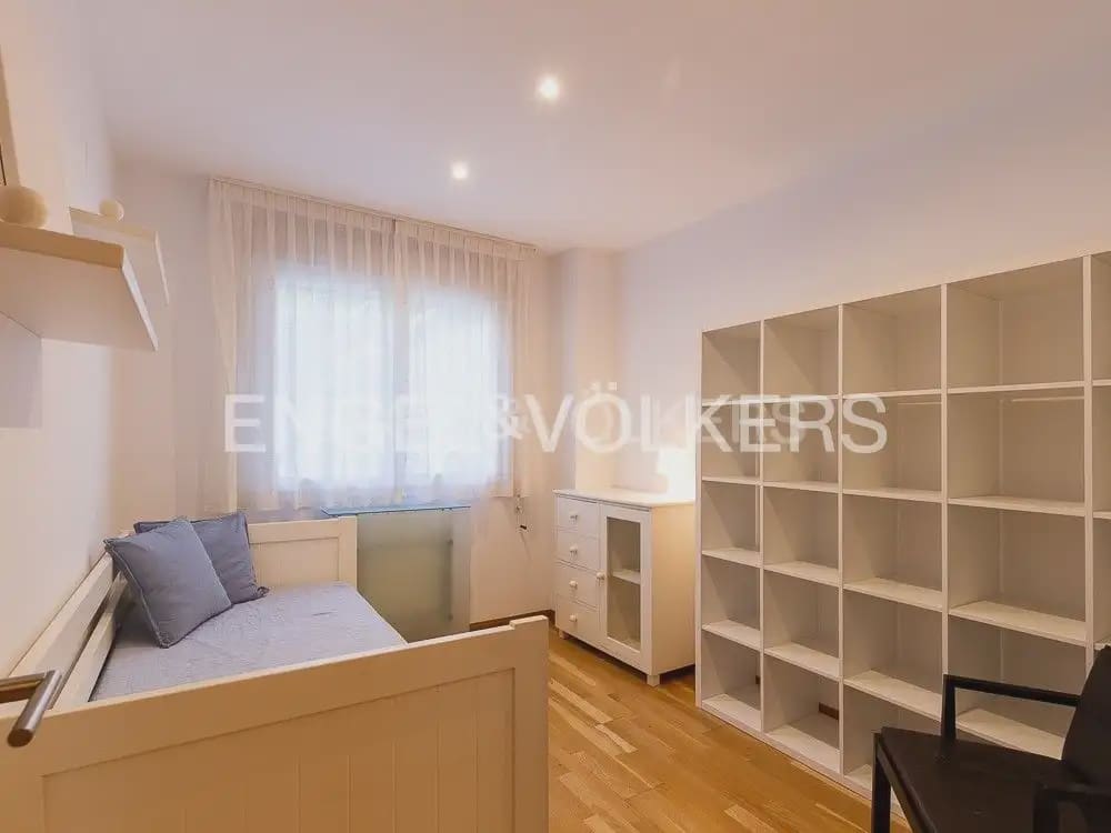 3 makuuhuone Asunto vuokrattavana paikassa Valencia kaupunki mukana 
autotalli - 3 200 € (Ref: 9897693)