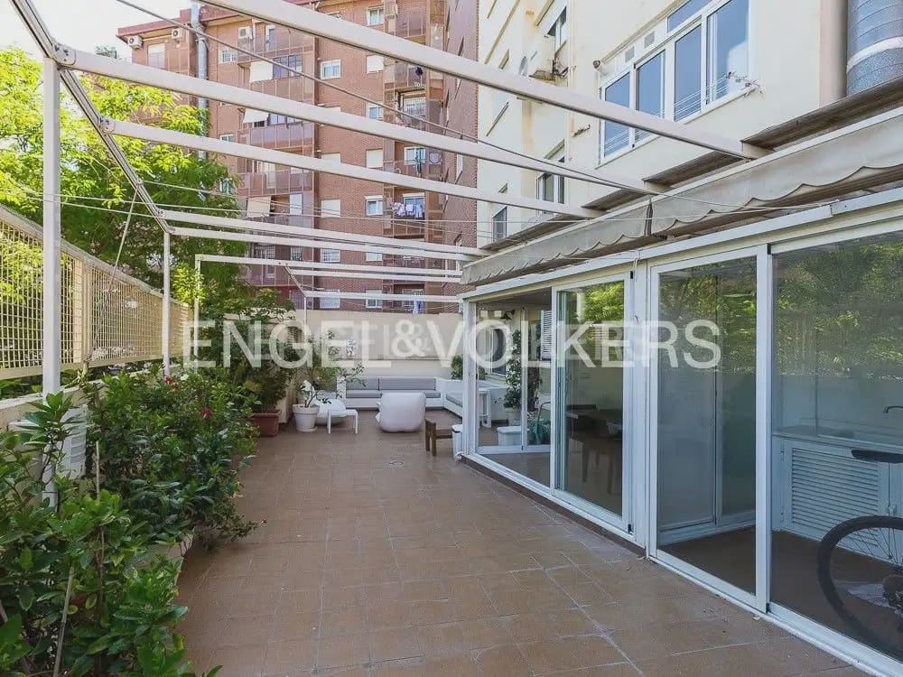 3 makuuhuone Asunto vuokrattavana paikassa Valencia kaupunki mukana 
autotalli - 3 200 € (Ref: 9897693)