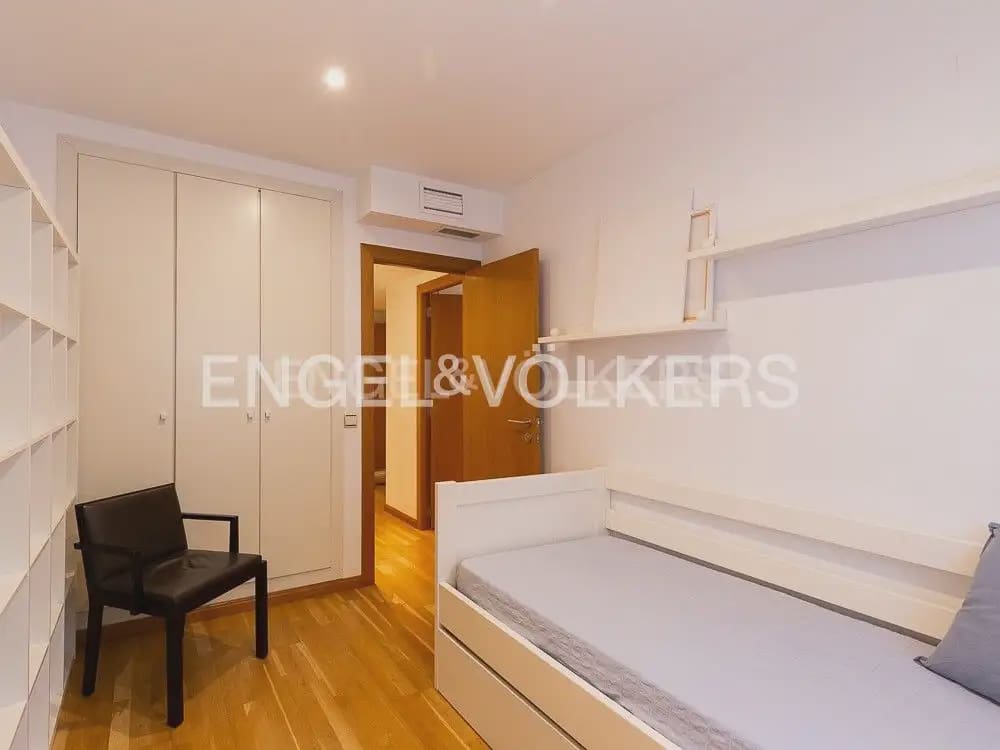 3 makuuhuone Asunto vuokrattavana paikassa Valencia kaupunki mukana 
autotalli - 3 200 € (Ref: 9897693)