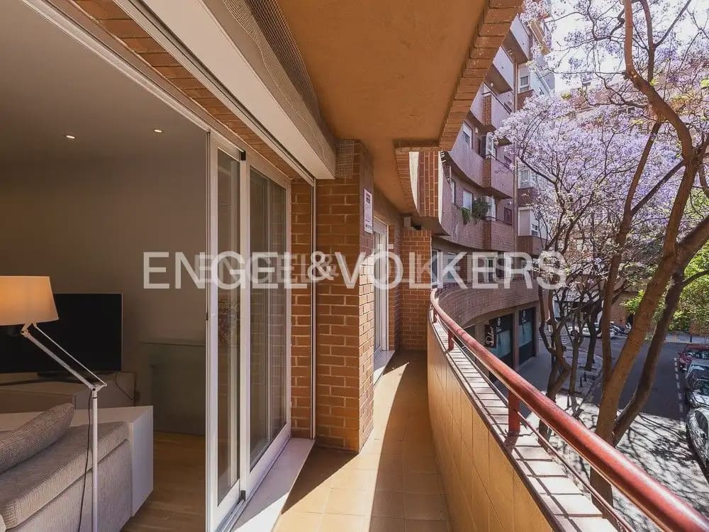 3 makuuhuone Asunto vuokrattavana paikassa Valencia kaupunki mukana 
autotalli - 3 200 € (Ref: 9897693)