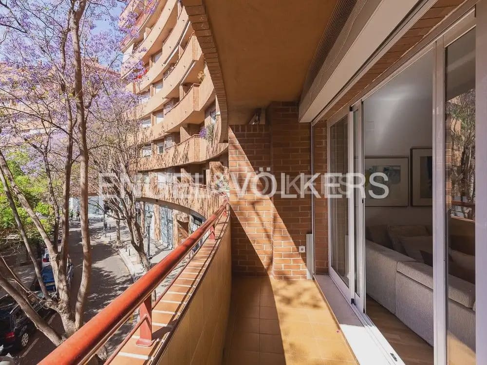 3 makuuhuone Asunto vuokrattavana paikassa Valencia kaupunki mukana 
autotalli - 3 200 € (Ref: 9897693)