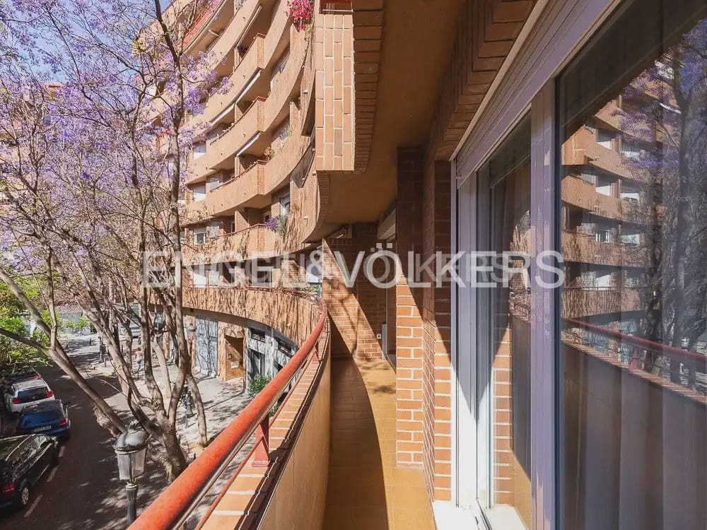 3 makuuhuone Asunto vuokrattavana paikassa Valencia kaupunki mukana 
autotalli - 3 200 € (Ref: 9897693)