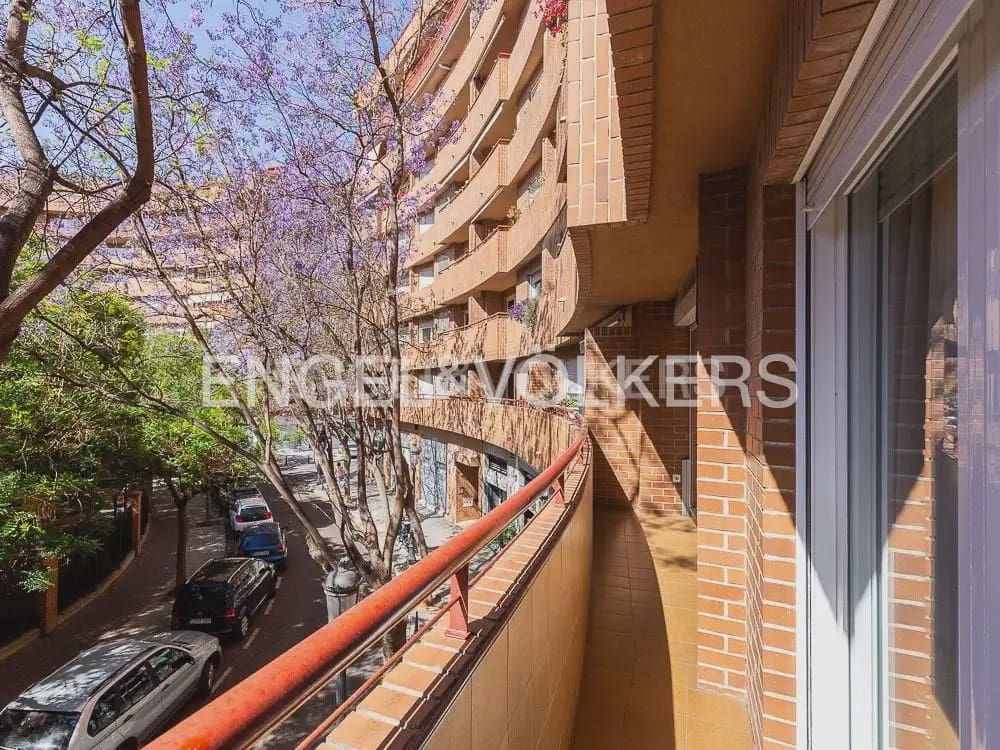 3 makuuhuone Asunto vuokrattavana paikassa Valencia kaupunki mukana 
autotalli - 3 200 € (Ref: 9897693)