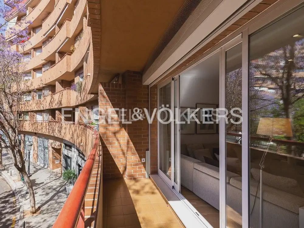 3 makuuhuone Asunto vuokrattavana paikassa Valencia kaupunki mukana 
autotalli - 3 200 € (Ref: 9897693)