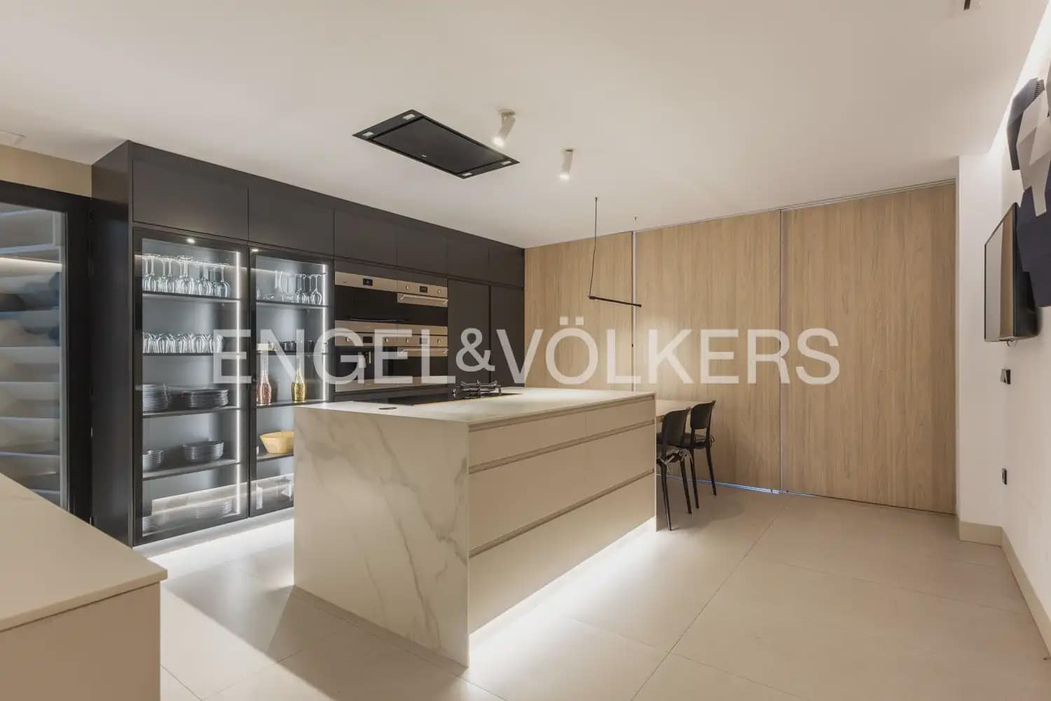 3 soveværelse Lejlighed til salg i Valencia by - € 1.900.000 (Ref: 9897694)