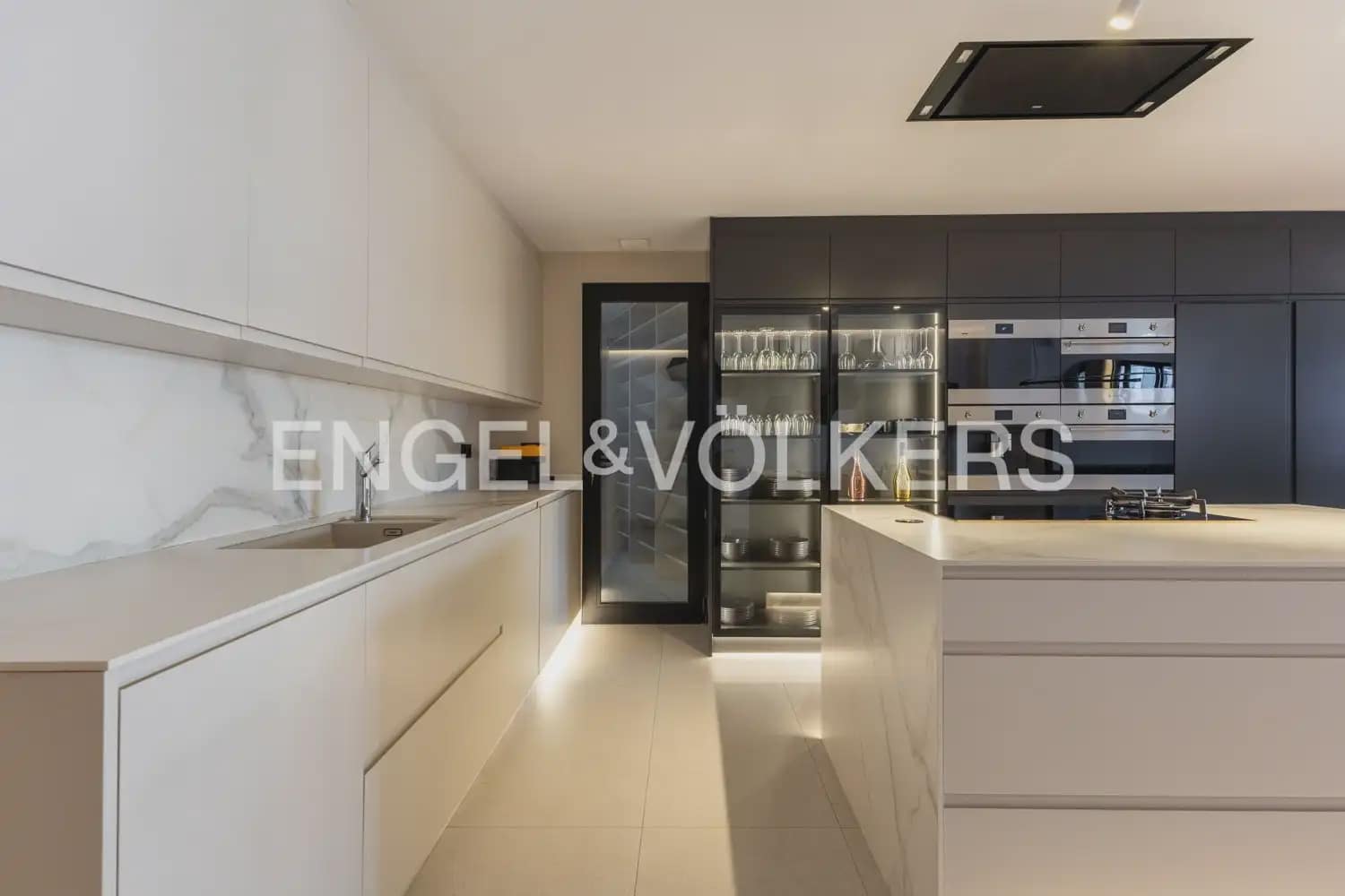 3 soveværelse Lejlighed til salg i Valencia by - € 1.900.000 (Ref: 9897694)