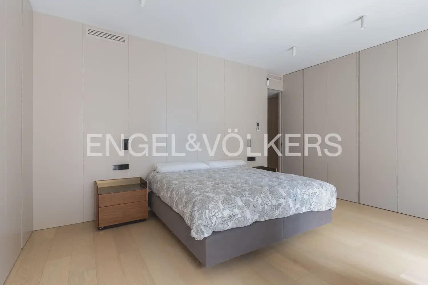 3 soveværelse Lejlighed til salg i Valencia by - € 1.900.000 (Ref: 9897694)