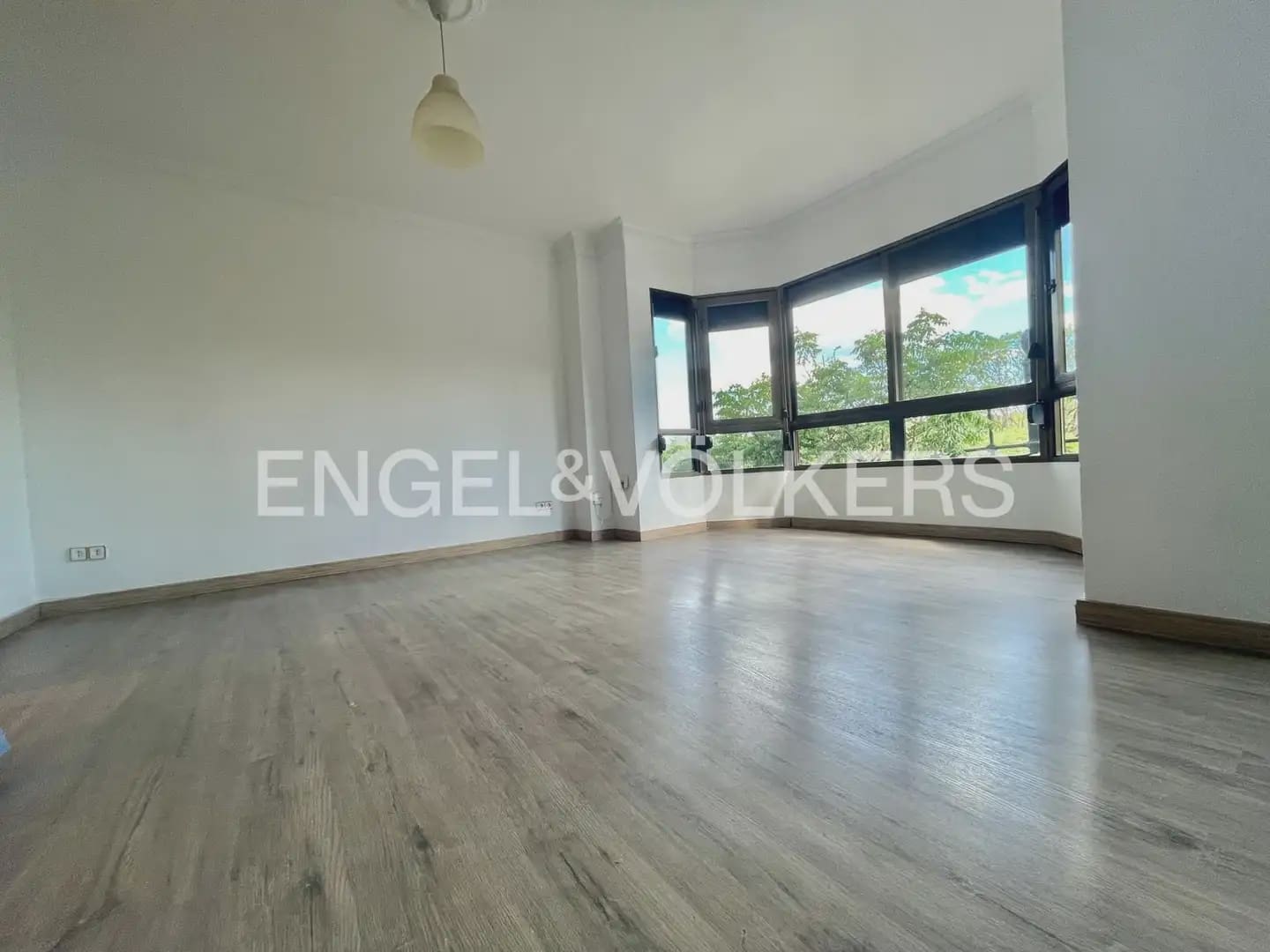 Appartement de 4 chambres à louer à Valence ville - 1 700 € (Ref: 9897696)