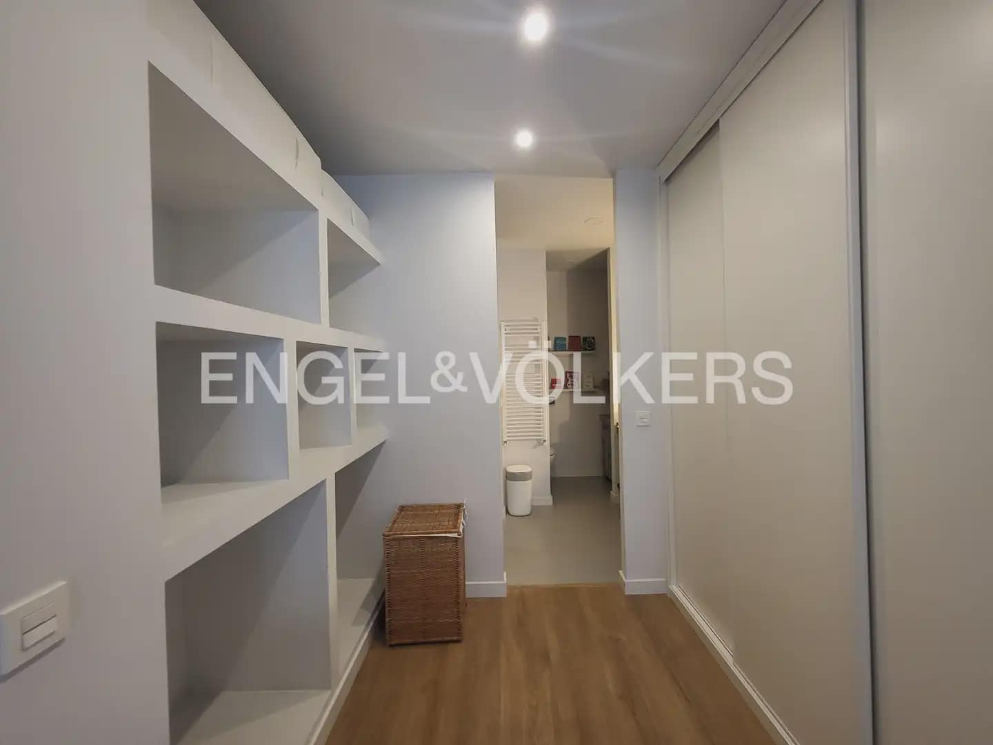 3 sypialnia Mieszkanie do wynajęcia w Miasto Walencja - 3 300 € (Ref: 9897699)