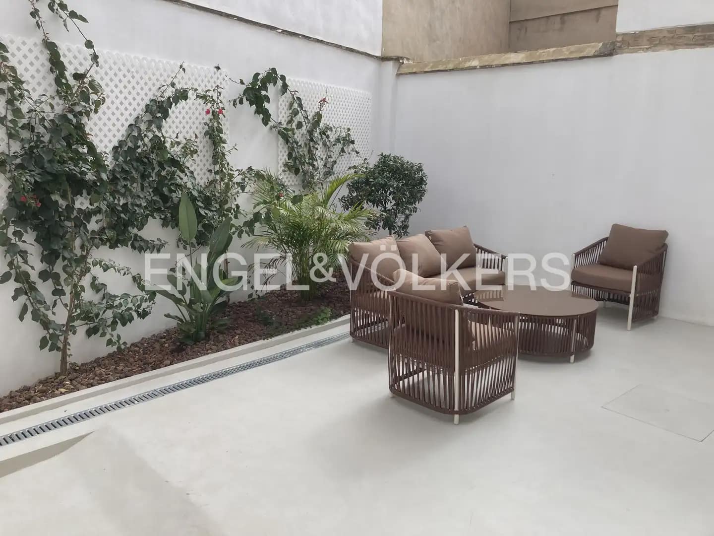 Appartement de 2 chambres à louer à Valence ville - 1 950 € (Ref: 9897703)