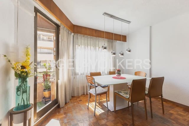 Appartement de 3 chambres à louer à Trinitat, Valence ville - 2 150 € (Ref: 9897706)