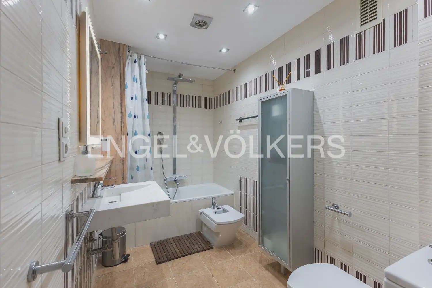 Appartement de 3 chambres à louer à Valence ville - 2 150 € (Ref: 9897706)
