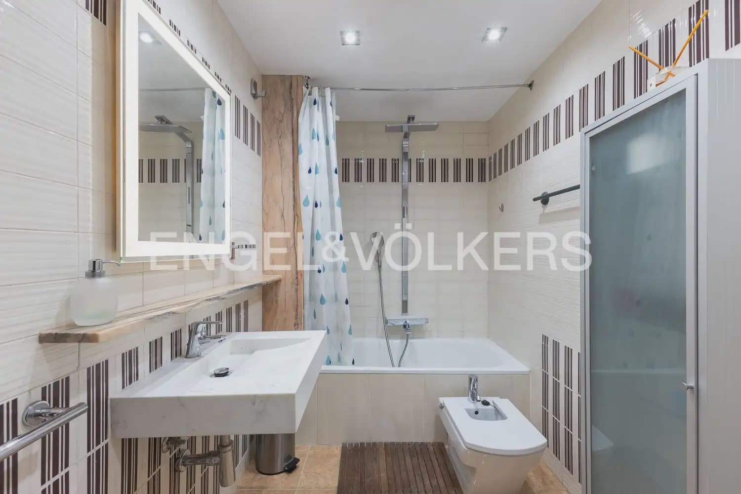 Appartement de 3 chambres à louer à Valence ville - 2 150 € (Ref: 9897706)