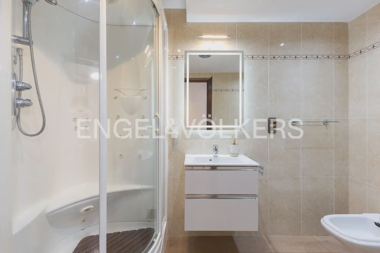 Appartement de 3 chambres à louer à Valence ville - 2 150 € (Ref: 9897706)