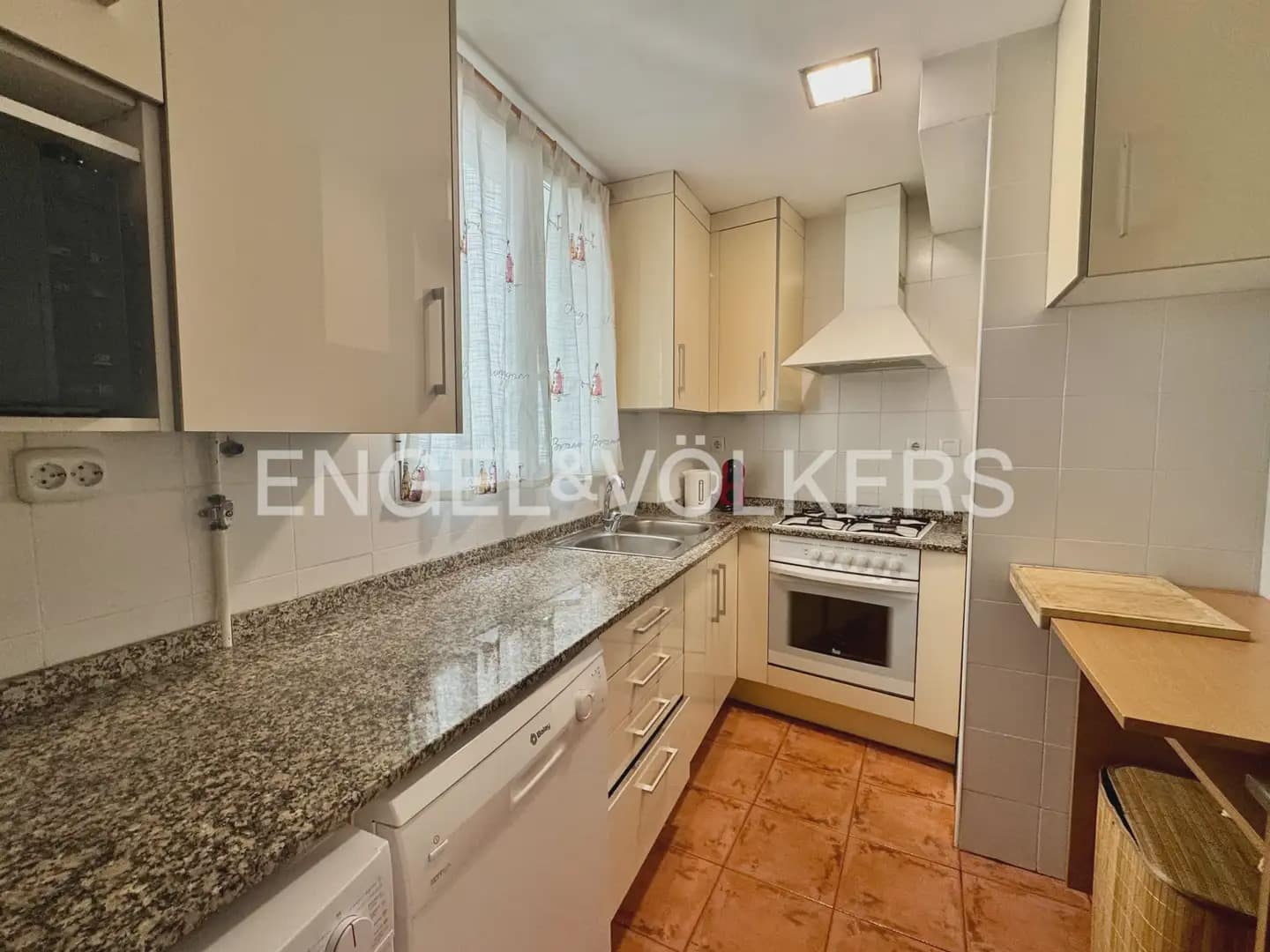 3 sovrum Lägenhet att hyra i Valencia stad med garage - 2 300 € (Ref: 9897708)
