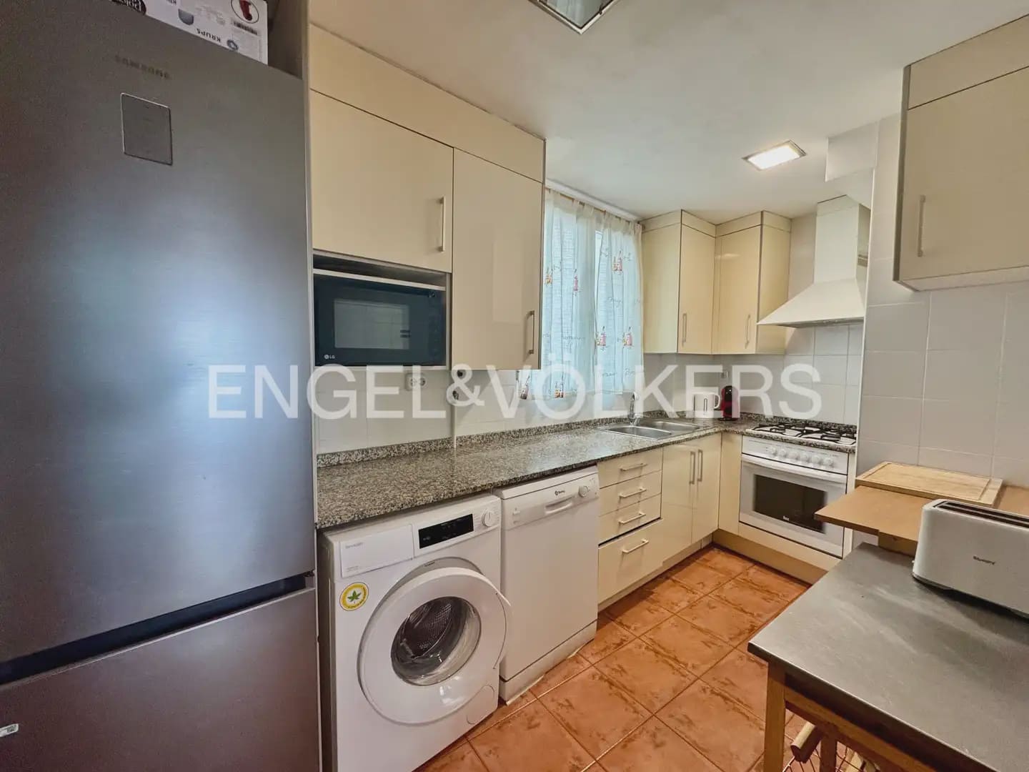 3 sovrum Lägenhet att hyra i Valencia stad med garage - 2 300 € (Ref: 9897708)