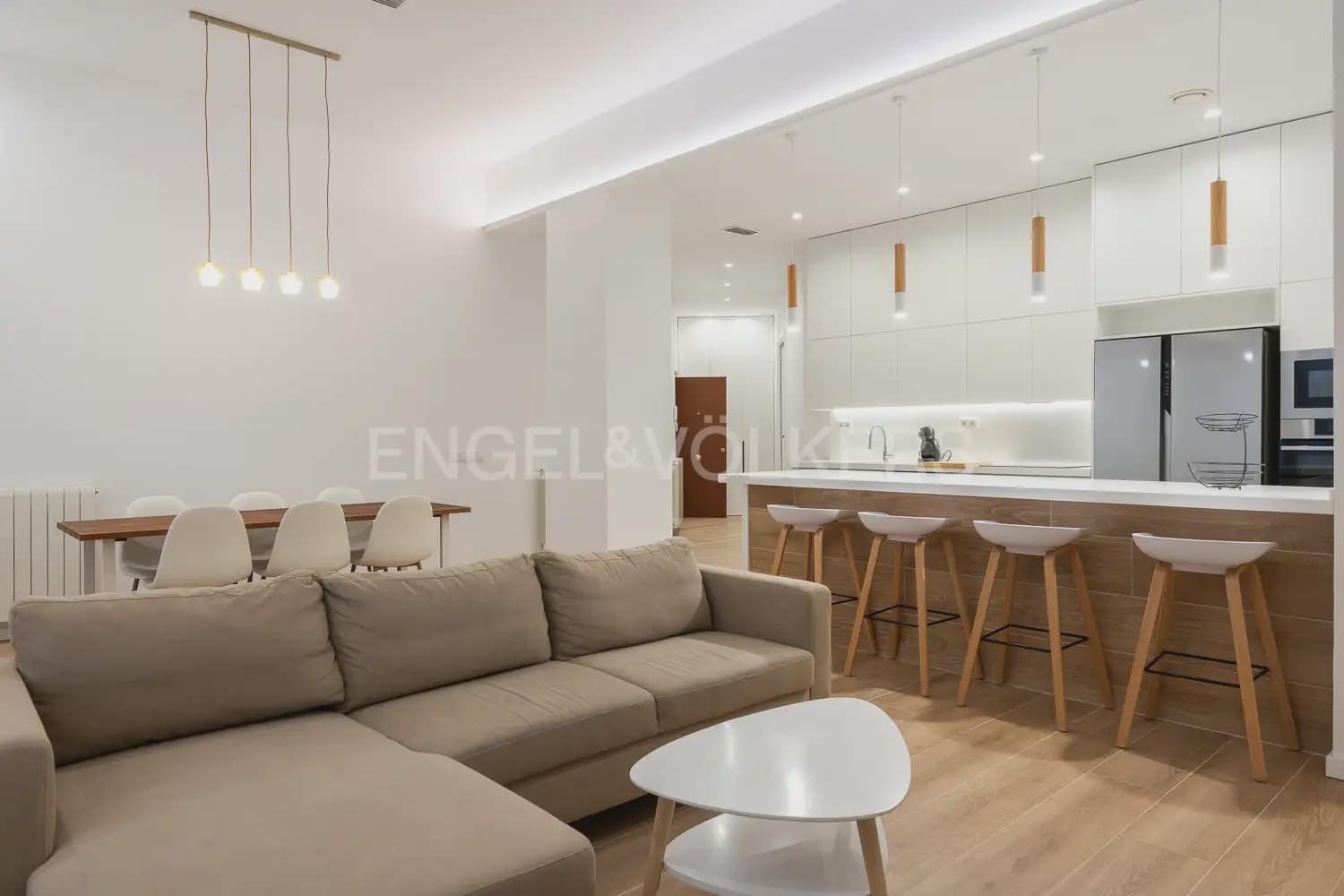 3 sypialnia Mieszkanie do wynajęcia w Miasto Walencja - 3 900 € (Ref: 9897709)
