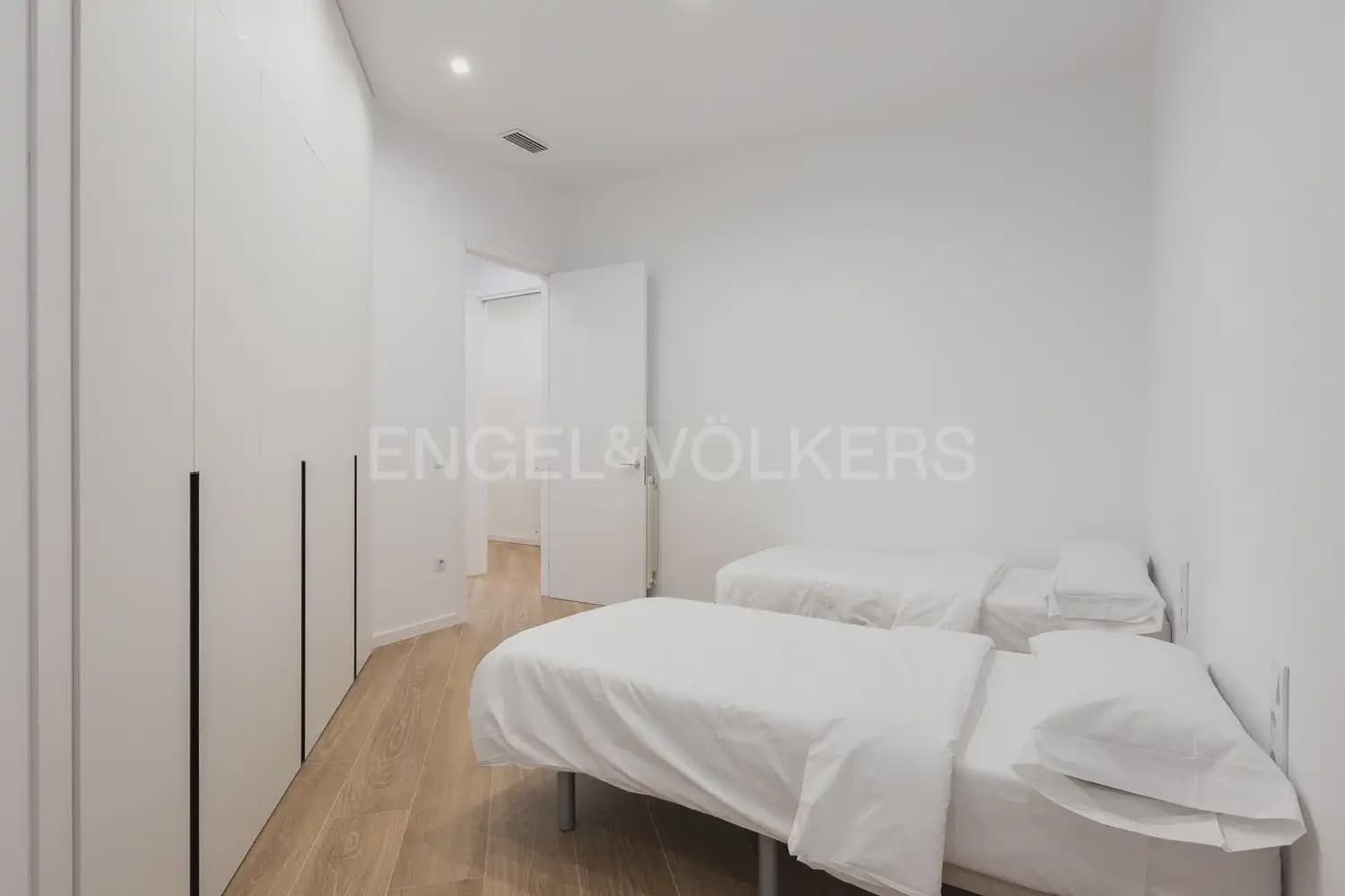 3 sypialnia Mieszkanie do wynajęcia w Miasto Walencja - 3 900 € (Ref: 9897709)