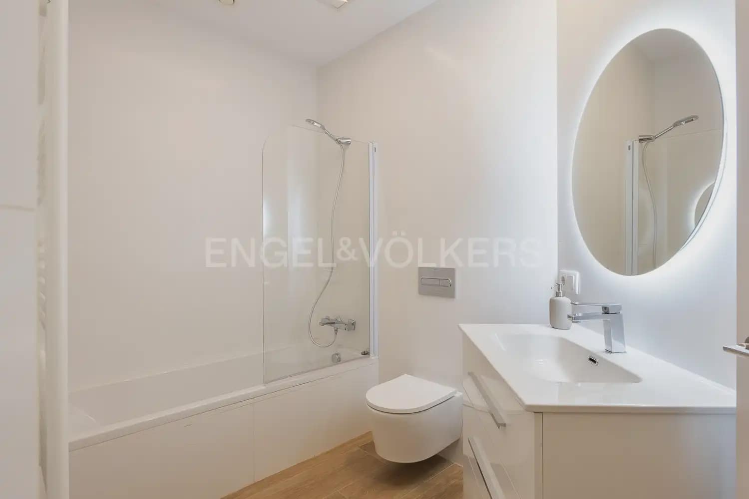 3 sypialnia Mieszkanie do wynajęcia w Miasto Walencja - 3 900 € (Ref: 9897709)