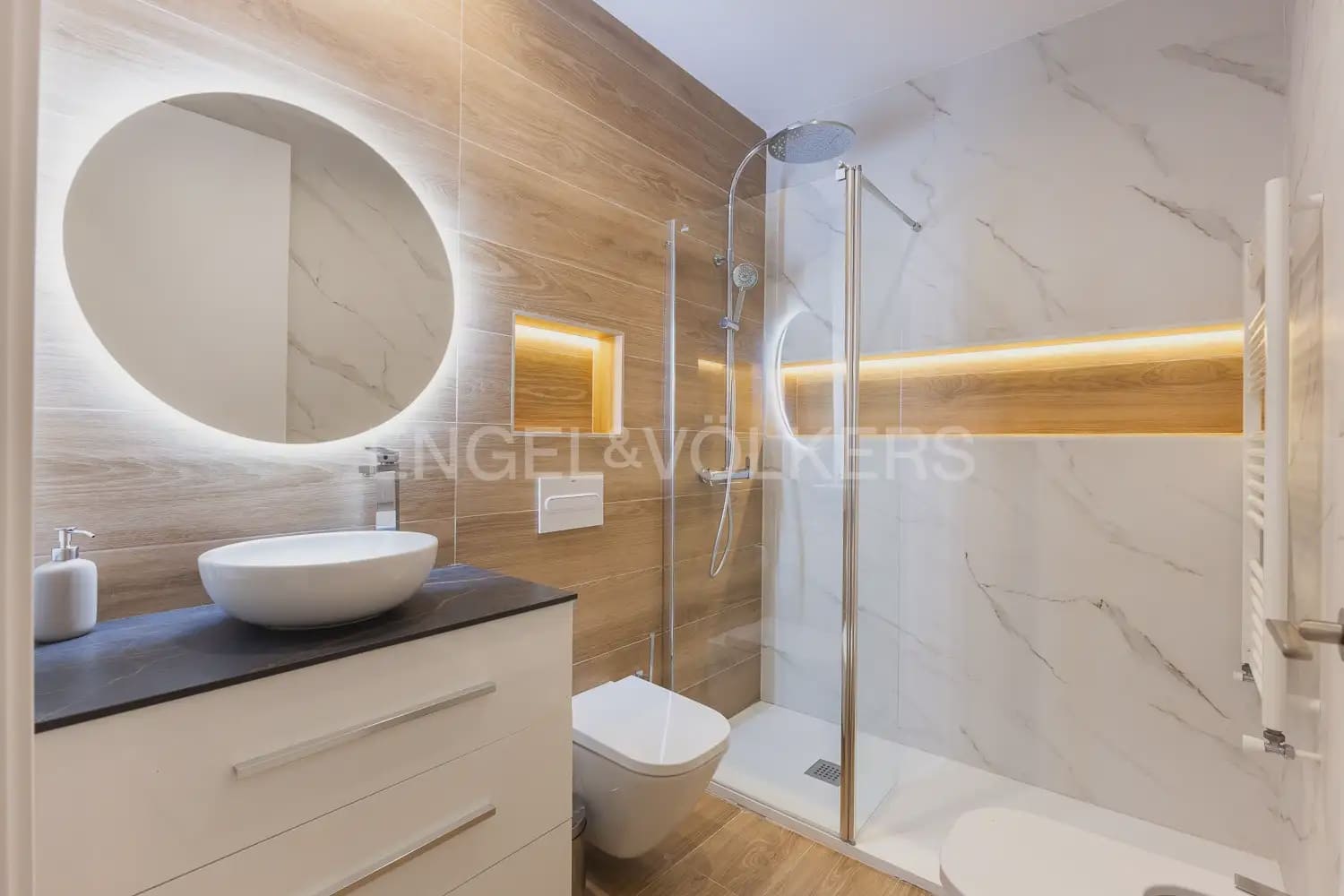 3 sypialnia Mieszkanie do wynajęcia w Miasto Walencja - 3 900 € (Ref: 9897709)