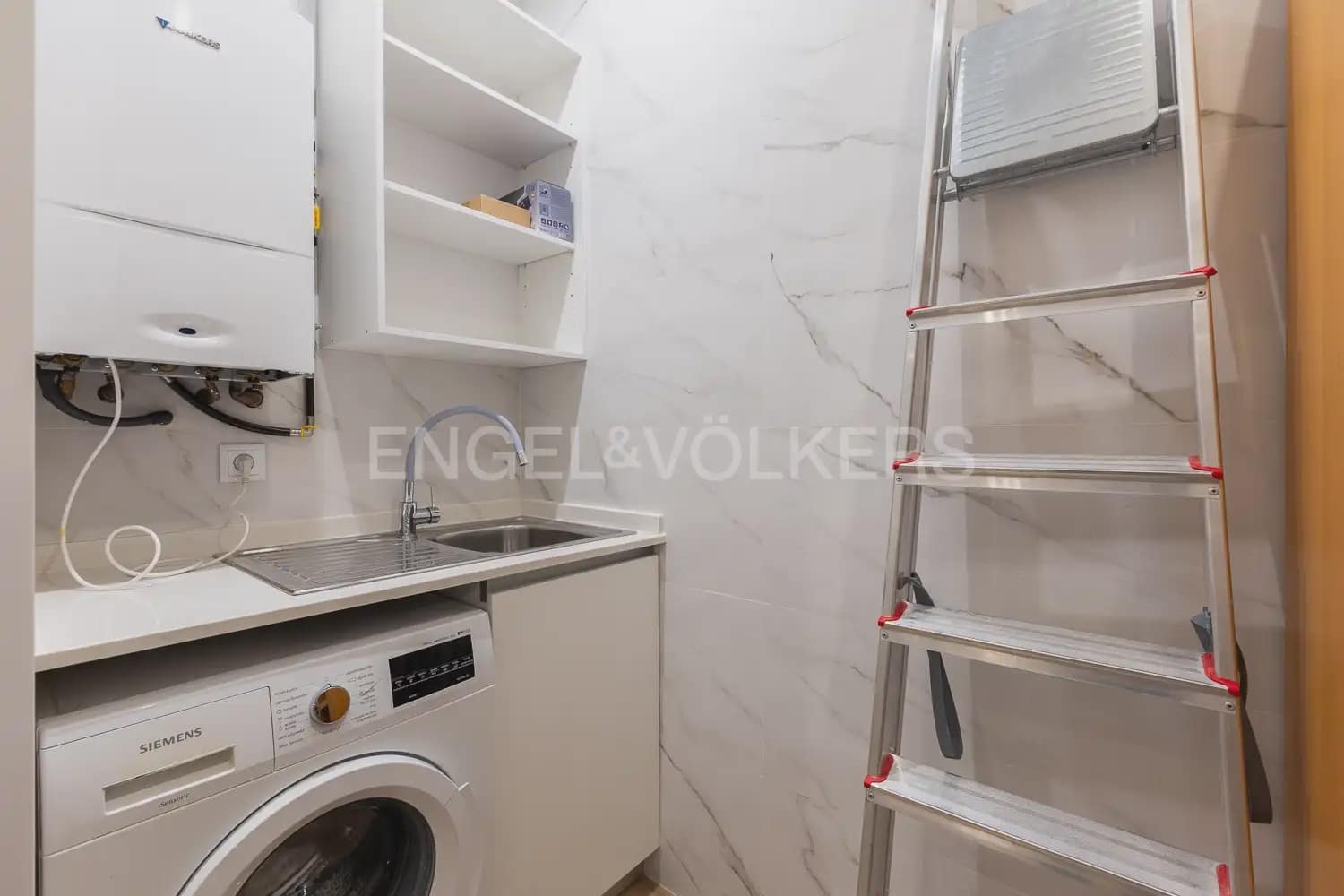 3 sypialnia Mieszkanie do wynajęcia w Miasto Walencja - 3 900 € (Ref: 9897709)