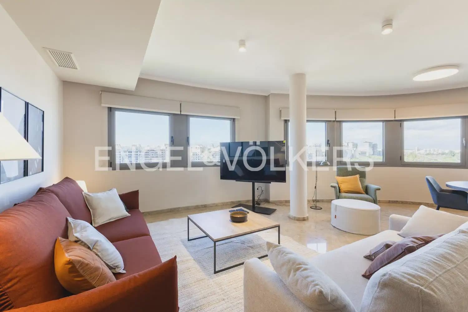 4 makuuhuone Asunto vuokrattavana paikassa Valencia kaupunki mukana 
autotalli - 3 500 € (Ref: 9897710)
