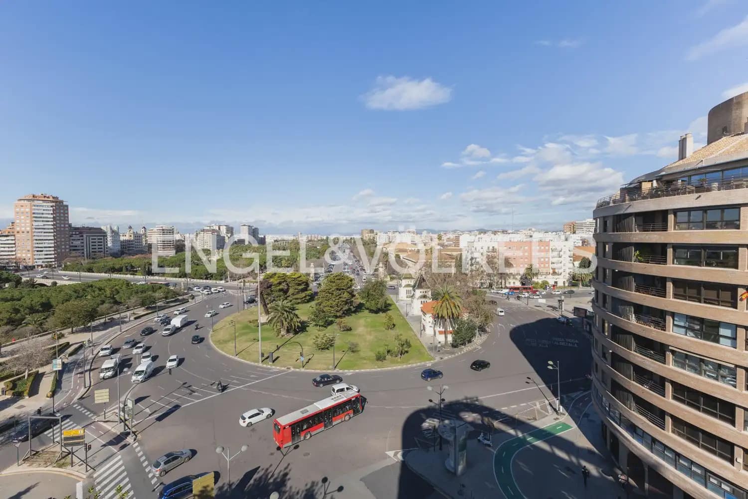 4 makuuhuone Asunto vuokrattavana paikassa Valencia kaupunki mukana 
autotalli - 3 500 € (Ref: 9897710)