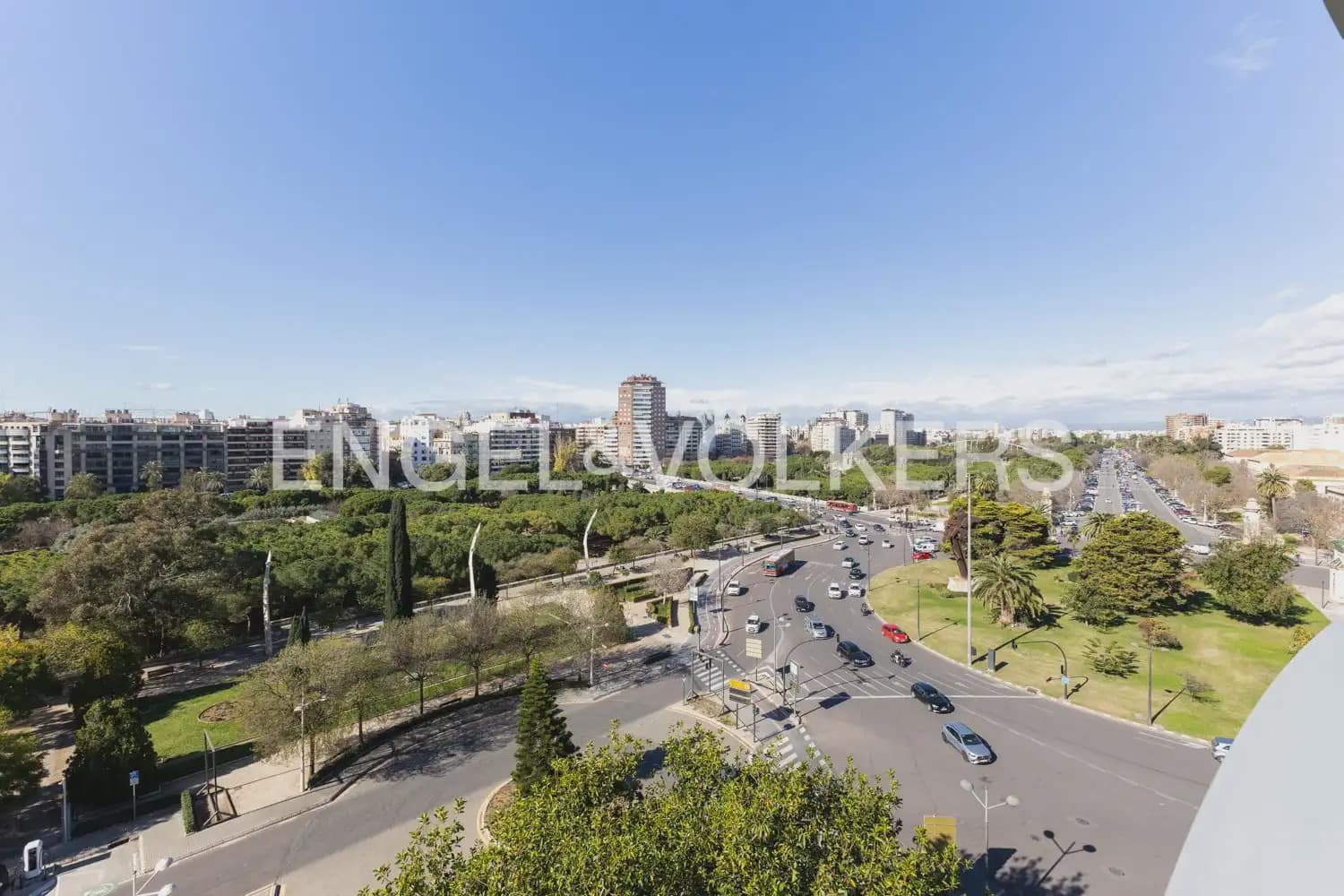 4 makuuhuone Asunto vuokrattavana paikassa Valencia kaupunki mukana 
autotalli - 3 500 € (Ref: 9897710)