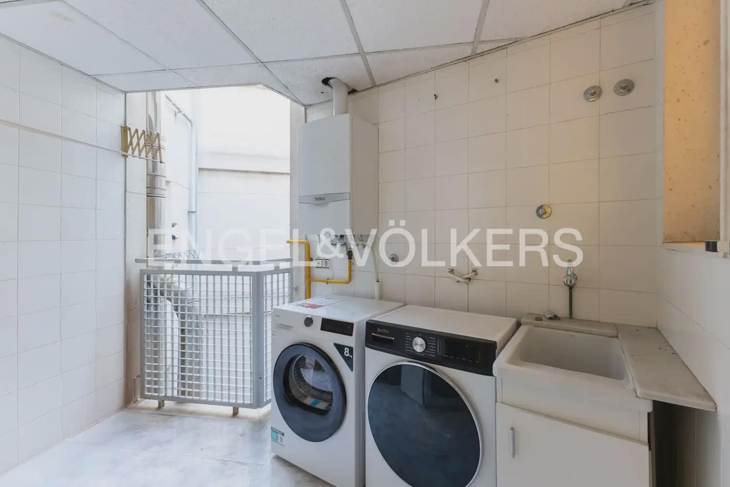 4 makuuhuone Asunto vuokrattavana paikassa Valencia kaupunki mukana 
autotalli - 3 500 € (Ref: 9897710)