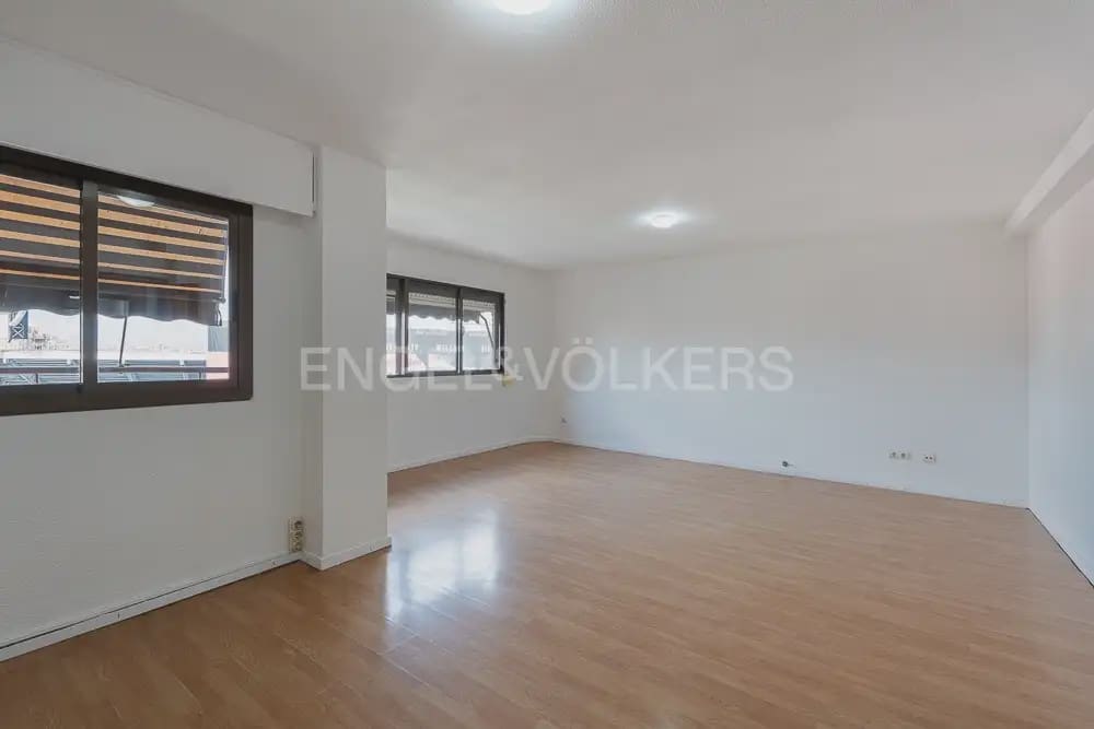 3 makuuhuone Asunto vuokrattavana paikassa Valencia kaupunki - 1 650 € (Ref: 9897721)