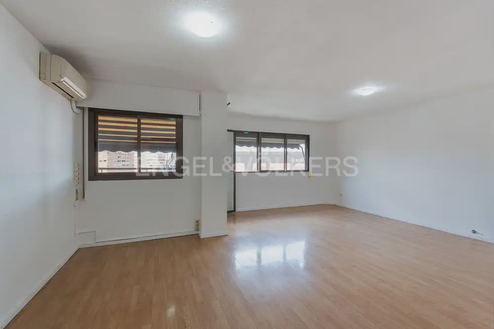 3 makuuhuone Asunto vuokrattavana paikassa Valencia kaupunki - 1 650 € (Ref: 9897721)