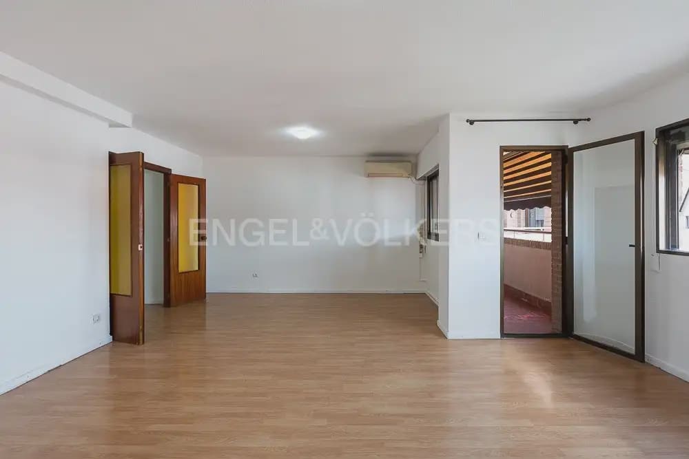 3 makuuhuone Asunto vuokrattavana paikassa Valencia kaupunki - 1 650 € (Ref: 9897721)