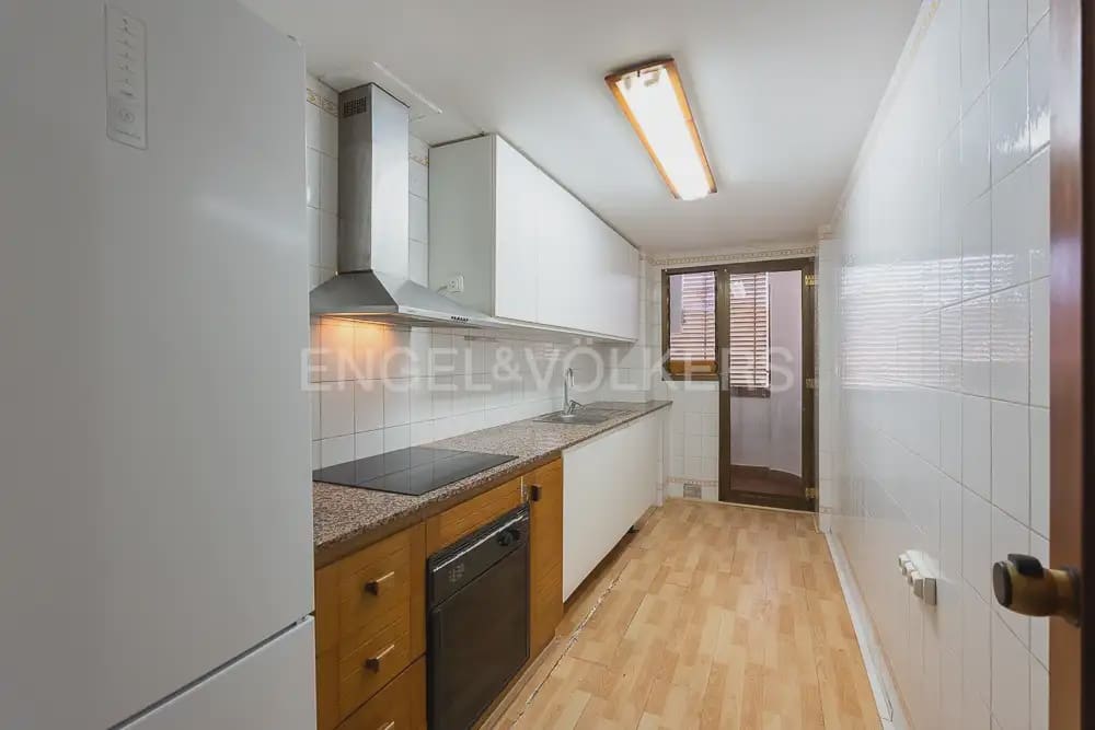 3 makuuhuone Asunto vuokrattavana paikassa Valencia kaupunki - 1 650 € (Ref: 9897721)