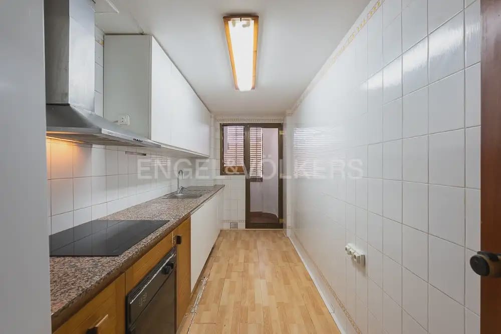 3 makuuhuone Asunto vuokrattavana paikassa Valencia kaupunki - 1 650 € (Ref: 9897721)