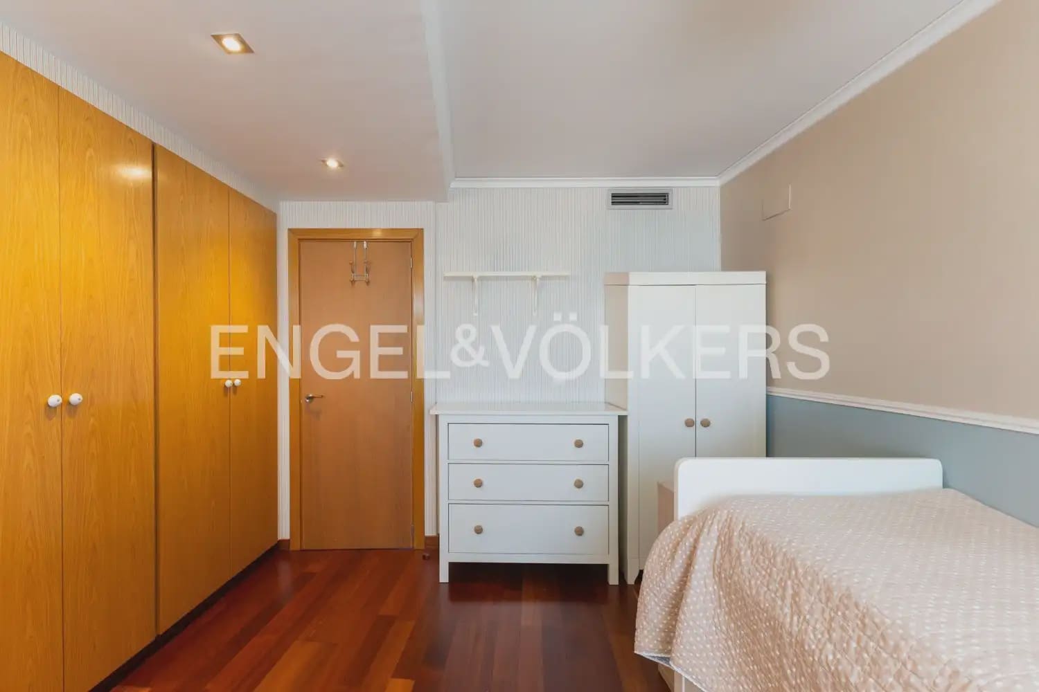 3 Zimmer Wohnung zu verkaufen in Castello de la Plana mit Garage - 380.000 € (Ref: 9897722)