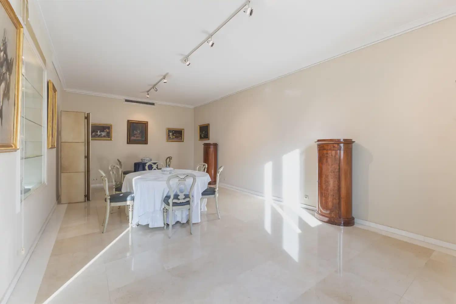 9 Zimmer Wohnung zu verkaufen in Valencia Stadt mit Garage - 1.700.000 € (Ref: 9897723)