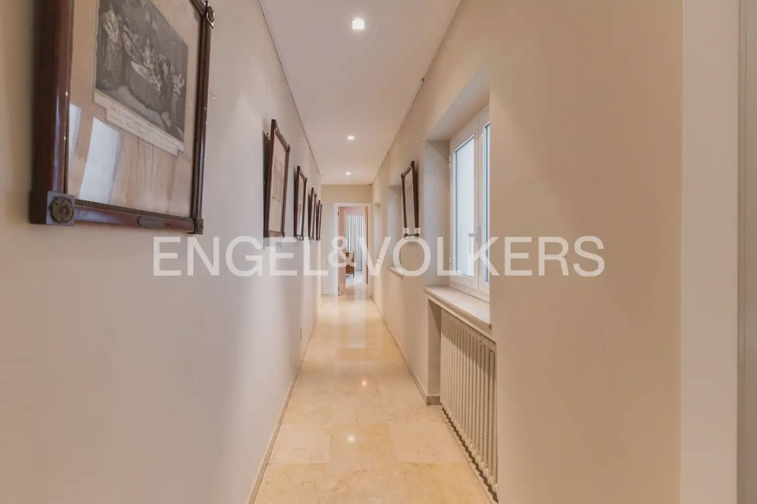 9 bedroom Flat for sale in Valencia city with garage - € 1,600,000 (Ref: 9897723)