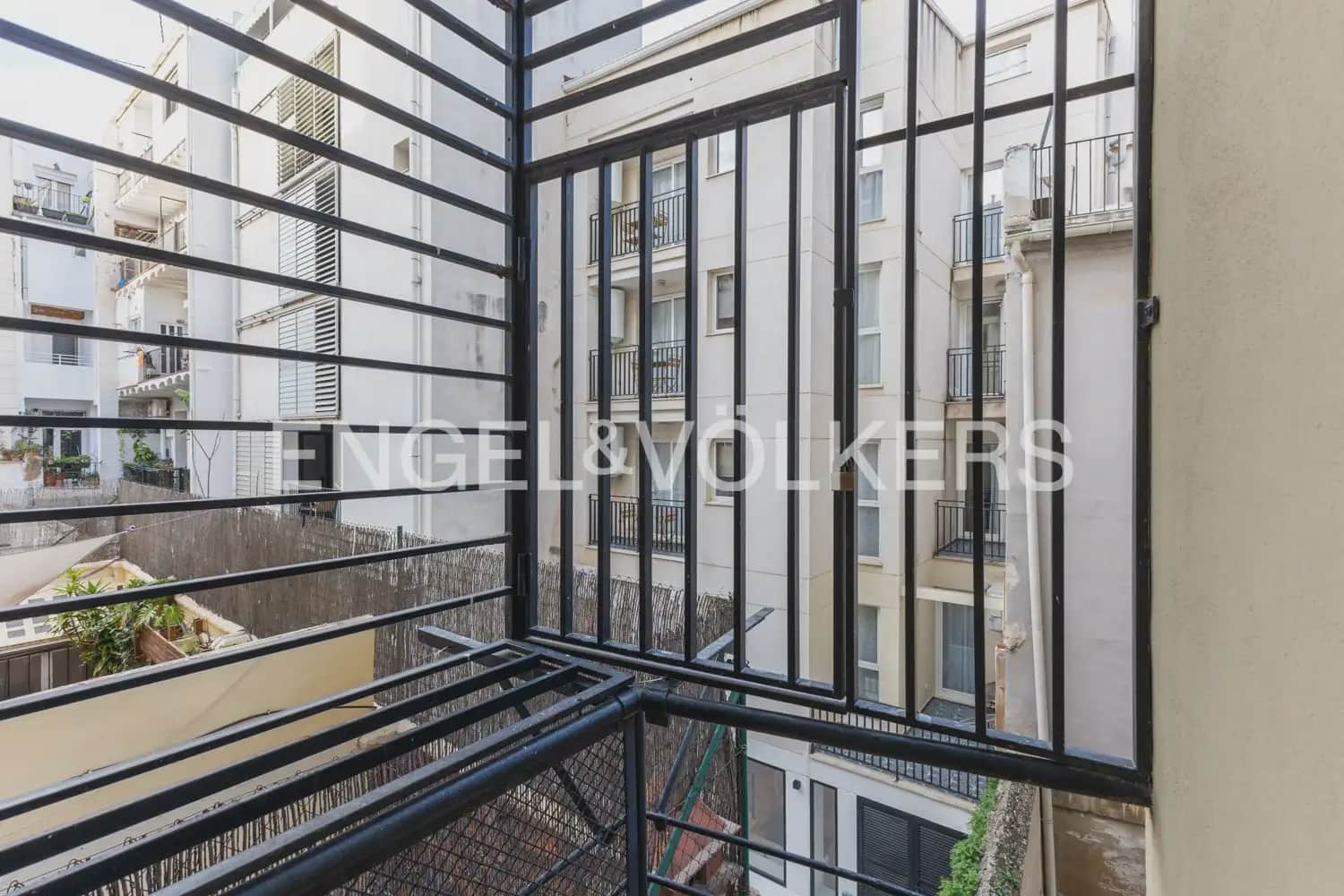 9 bedroom Flat for sale in Valencia city with garage - € 1,600,000 (Ref: 9897723)