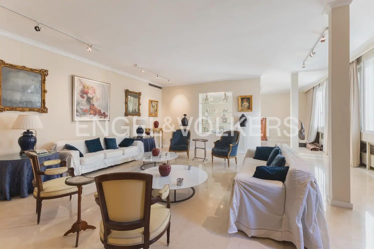 9 bedroom Flat for sale in Valencia city with garage - € 1,600,000 (Ref: 9897723)