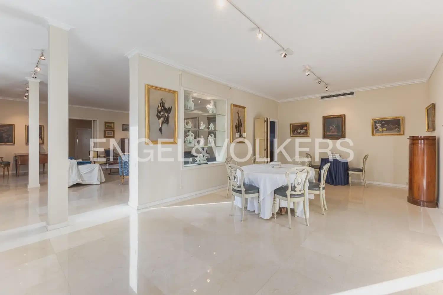 9 bedroom Flat for sale in Valencia city with garage - € 1,600,000 (Ref: 9897723)