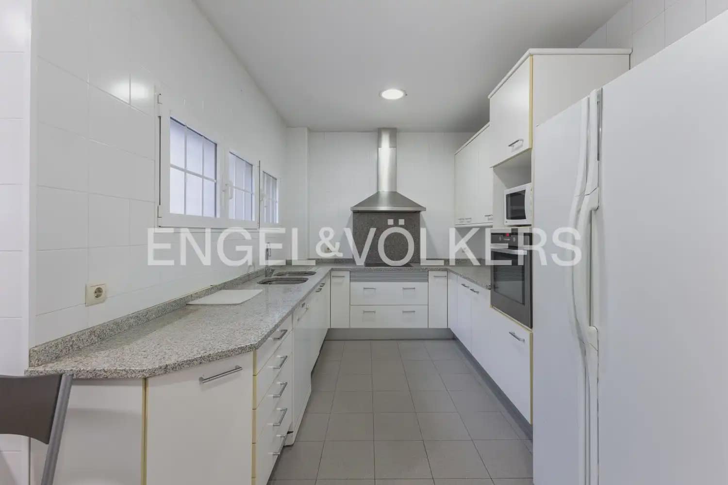 9 bedroom Flat for sale in Valencia city with garage - € 1,600,000 (Ref: 9897723)