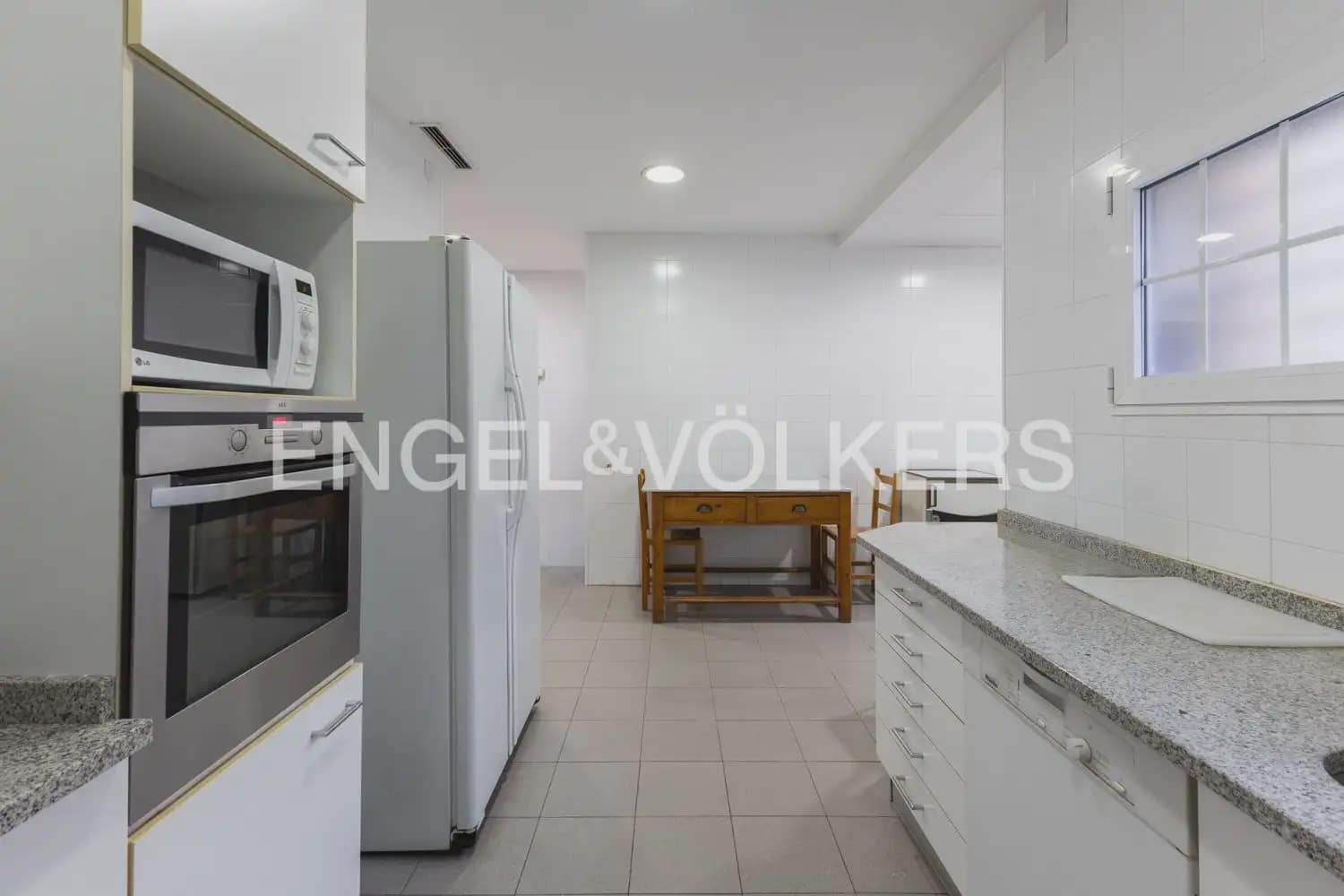 9 bedroom Flat for sale in Valencia city with garage - € 1,600,000 (Ref: 9897723)
