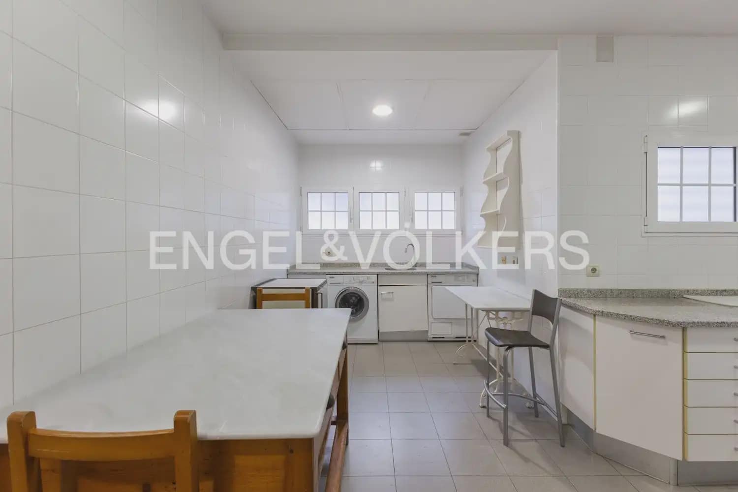 9 bedroom Flat for sale in Valencia city with garage - € 1,600,000 (Ref: 9897723)